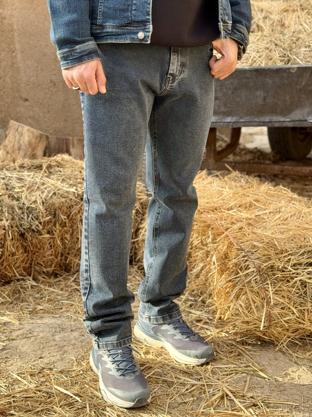 شلوار جین رگولار مردونه رنگ ذغالی تئاتر کثیف